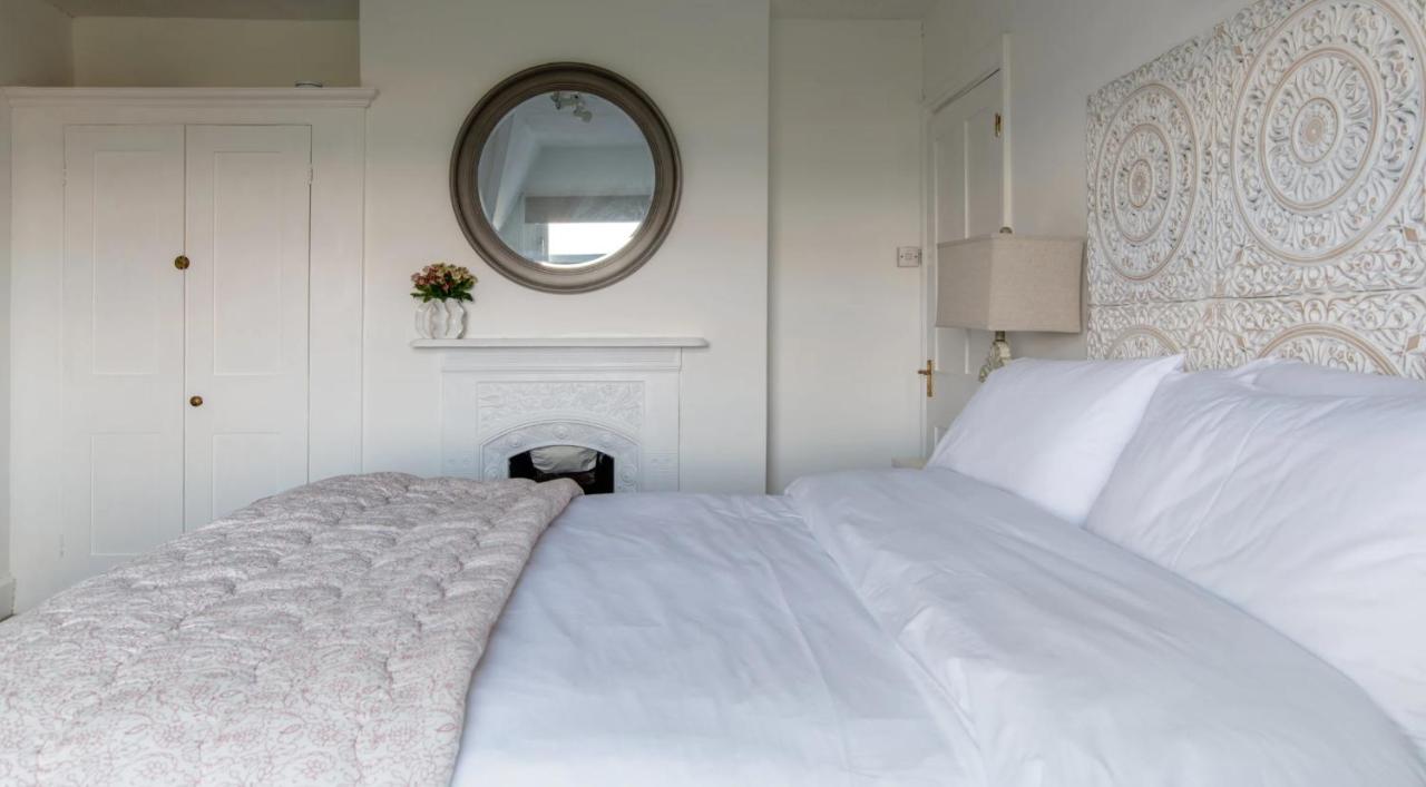 Tranquil Beachfront Beautiful 2-Bed Apartment Deal Eksteriør billede